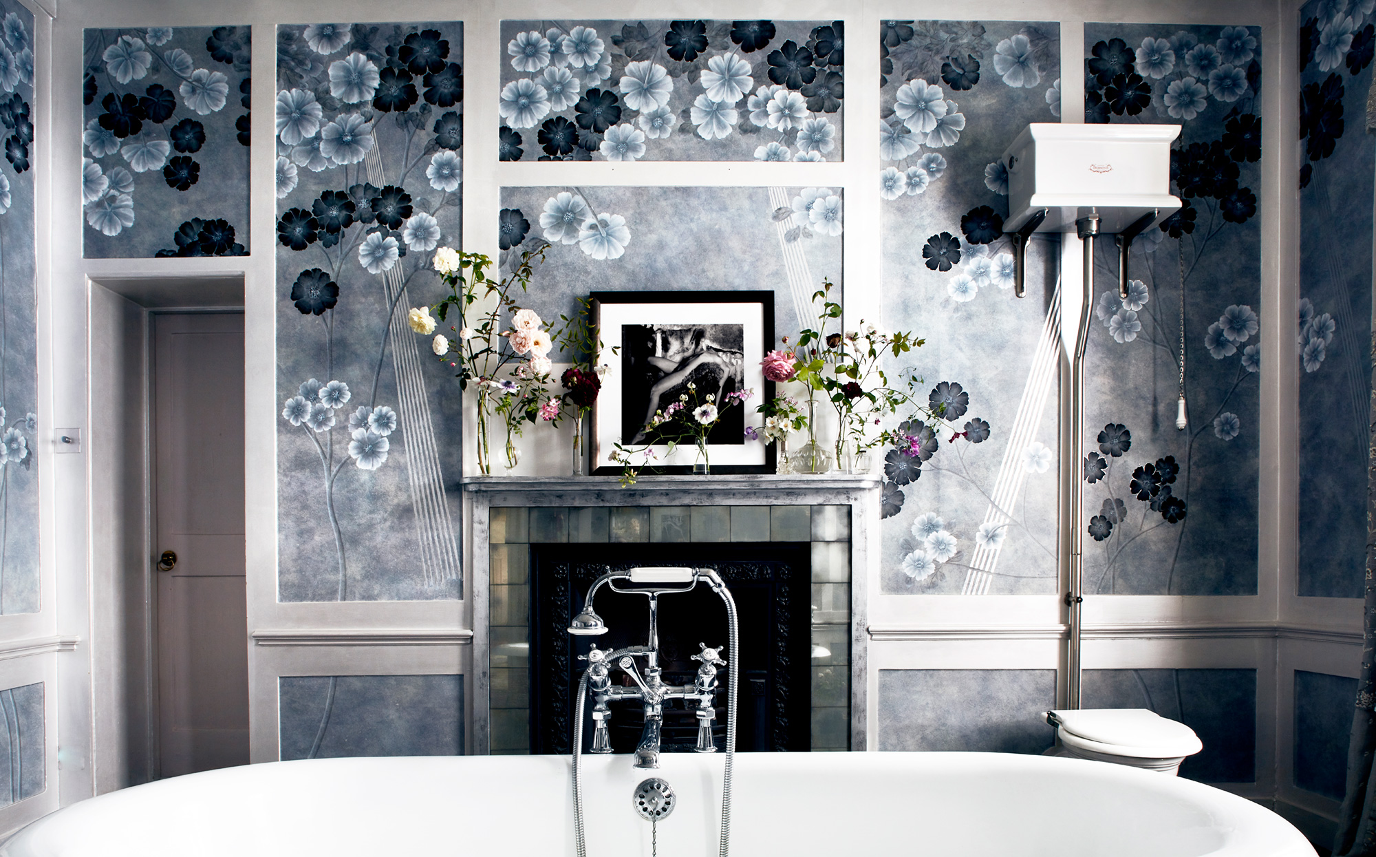 Kate Moss creates 'Anemones in Light'