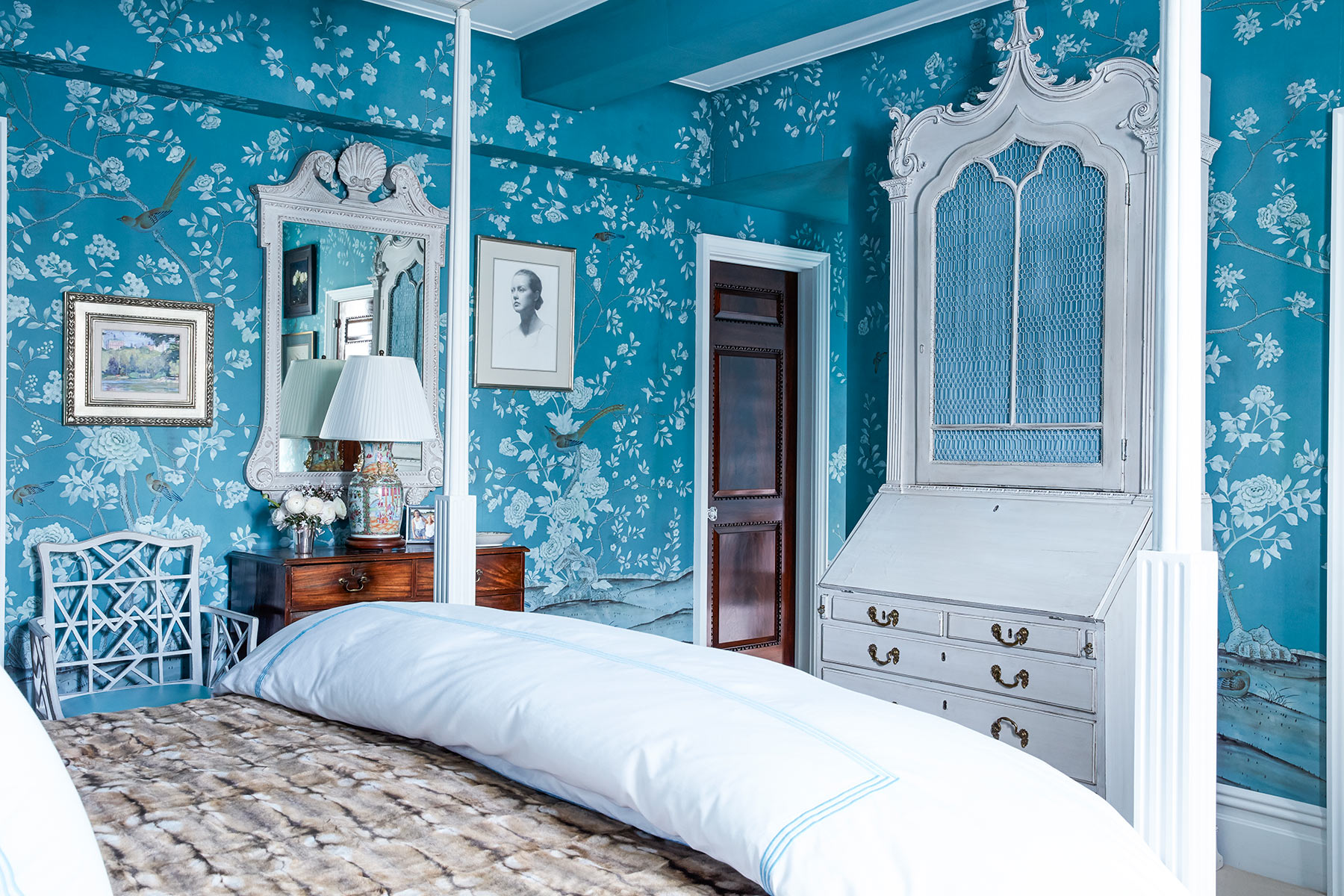 Special Colourway on blue Williamsburg with antiquing